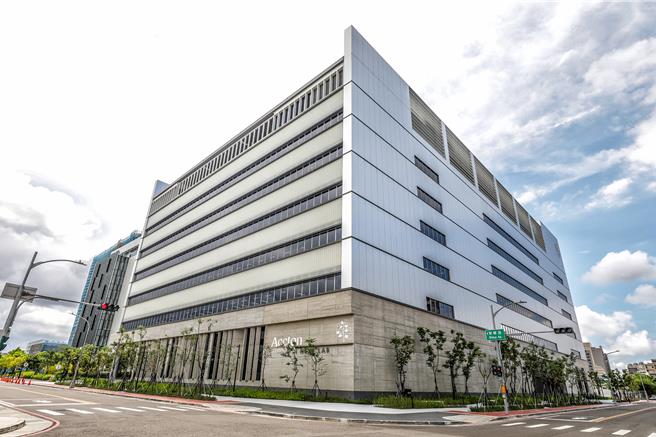 智邦竹北AI园区大楼已完工，预计11月10日抢头香开幕，招幕500名AI软硬体研发及测试相关职缺，将为竹县AI产业带来重大的发展。（罗浚滨摄）