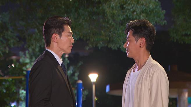 黃少祺（左）劇中愧對陳冠霖。（三立提供）