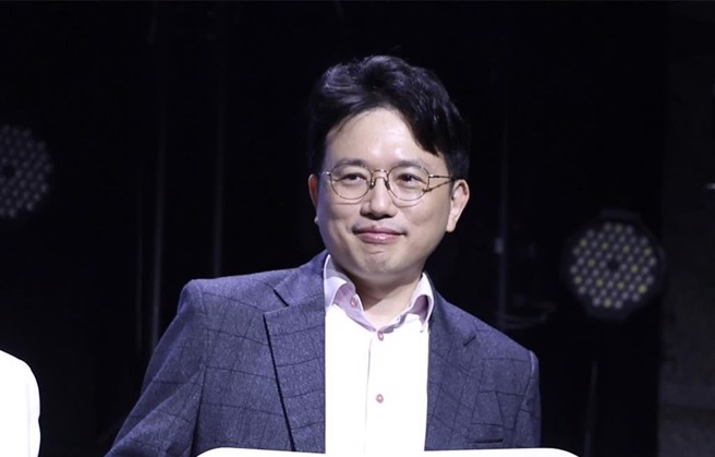 江坤俊面露微笑出席活動。（陳俊吉攝）