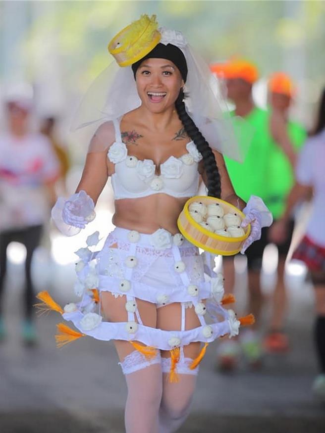 万丹红豆公益马拉松即日起开始报名至18日止，最吸睛的是变装造型。（万丹红豆公益马拉松主办单位提供／罗琦文屏东传真）