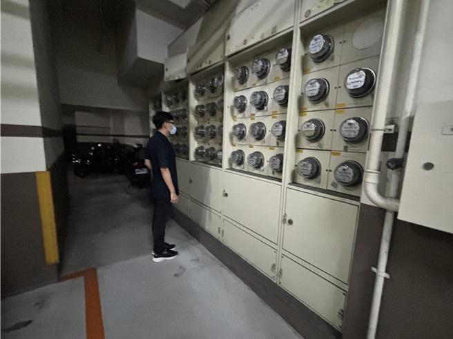 夏季电费飙涨，许多民眾接获电费单纷纷PO网抱怨。（冯惠宜摄）