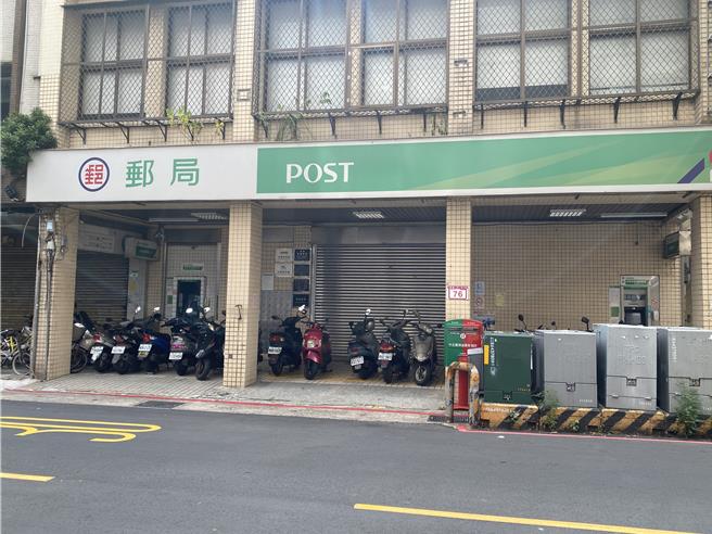中华邮政近日发生中部国军重复发薪情形。示意图，非当事邮局。（本报资料照片）