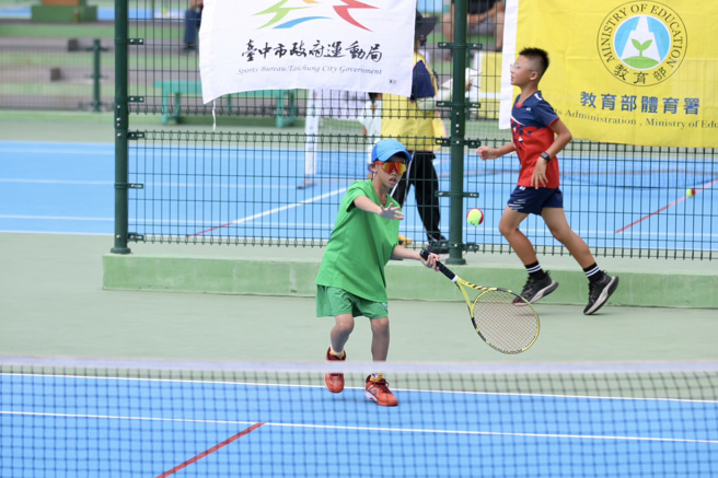台中市酷运动北屯区迷你网球邀请赛开打。(台中市政府运动局提供)