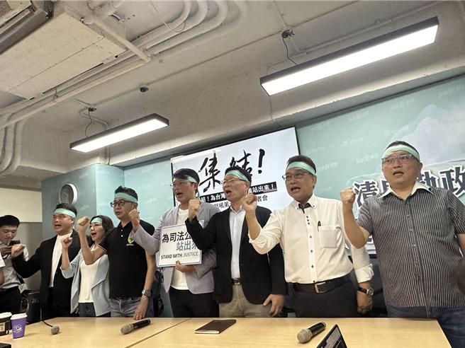 民眾党紧急应变小组召开记者会。（杨亚璇摄）