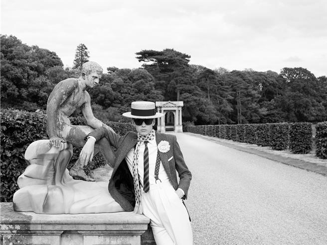 当时英国伦敦刚走过一战，许多穿着带有波西米雅风格的年轻世代，带动了当时伦敦的流行风格。（Celine提供／黄唯淯台北传真）