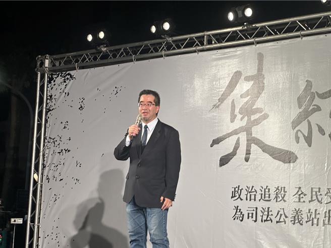 馬英九基金會執行長蕭旭岑擔任神秘嘉賓，驚喜現身站台。（楊亞璇攝）