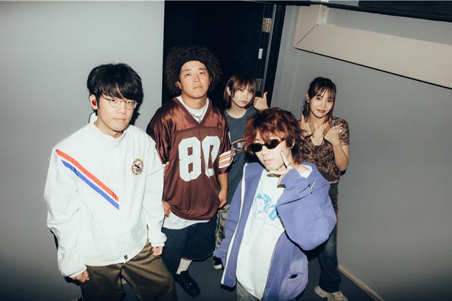 Klang Ruler特別在台首唱黑色餅乾的〈Timing〉，也喊話想見徐若瑄本人。（台北流行音樂中心提供）