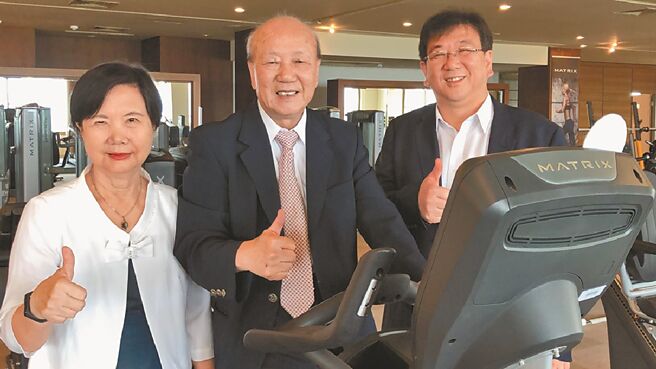 喬山三巨頭─喬山副董事長何月欣（左起）、董事長羅崑泉及總經理羅光廷。圖／劉朱松