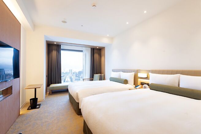 台北凱達飯店攜手台灣知名漢方茶飲品牌「樂木集Lomoji」推出「溫潤‧生活」住房專案，家庭四人房平日4,488元起 。圖／台北凱達飯店提供