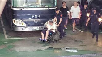 沈慶京上銬坐輪椅畫面曝！面容虛弱由法警推入北檢應訊