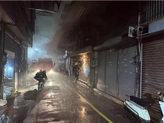 彰化透天厝火警！火勢蔓延波及4戶 警消動用大批人車灌救