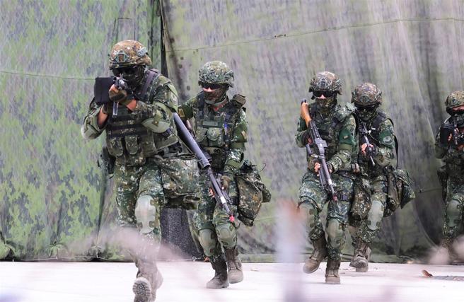  「汉光39号演习」实兵演练执行「联合反登陆作战操演」，官兵精实战技， 展现国土防卫能量。（本报资料照片）