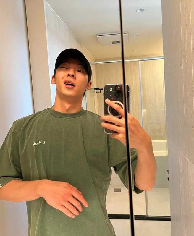 有網友爆料許光漢在軍中吃不飽，但內政部表示只是誤傳。（圖／翻攝自許光漢臉書）