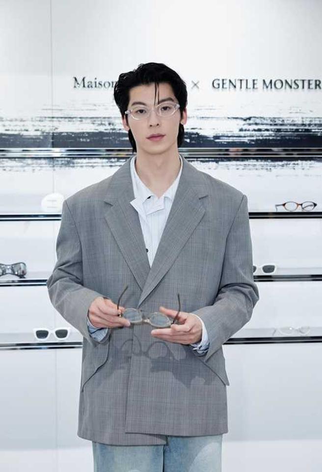 有女兵為了看許光漢而被警告。（圖／翻攝自許光漢臉書）