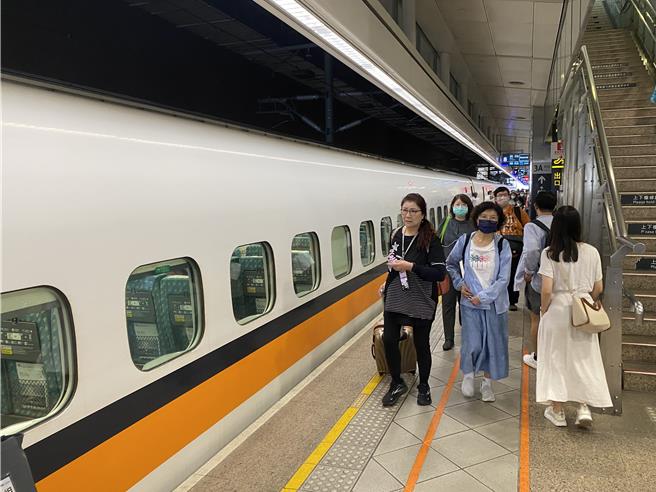 台湾高铁启动6天国庆疏运，共加开91班次列车。示意图。（本报资料照片）