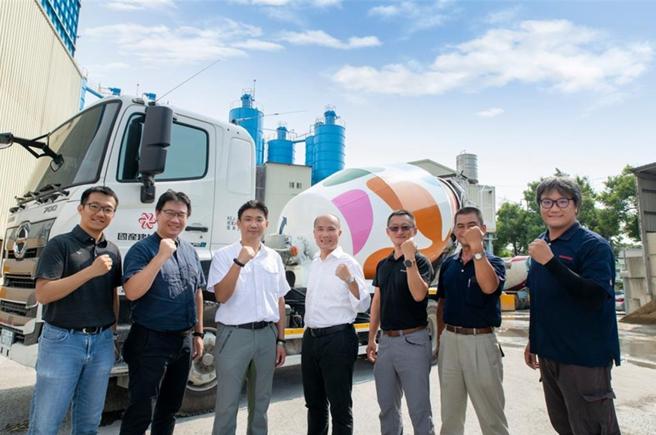 圖文、國產建材研發AI軟硬體解決方案，陸續應用到台中廠等全台各廠區，持續優化精進混凝土等高端產品競爭力。圖/國產建材提供