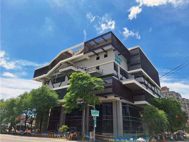 台南市政府向交通部争取前瞻基础建设经费兴建「文化中心停E5立体停车场」，目前工程进度已接近90％，预计10月可完工。（交通局提供／洪荣志台南传真）