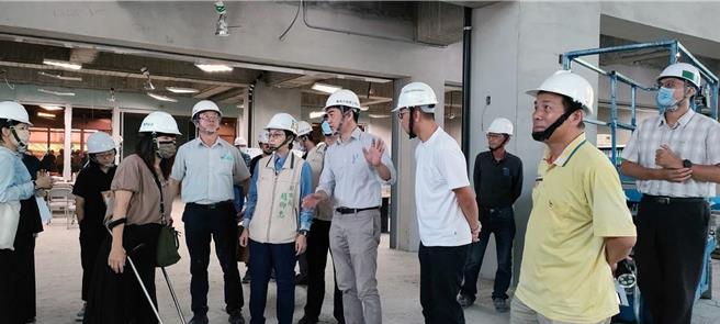 台南市副市长赵卿惠9日视察「文化中心停E5立体停车场」工程进度。（交通局提供／洪荣志台南传真）