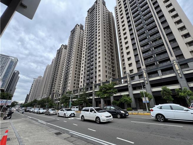 新竹市晴空匯D棟大樓社區管委會9日釋出好消息，預估下個月將啟動修復工程，力拚2024年3月底讓住戶重回家園。（本報資料照片／陳育賢新竹傳真）