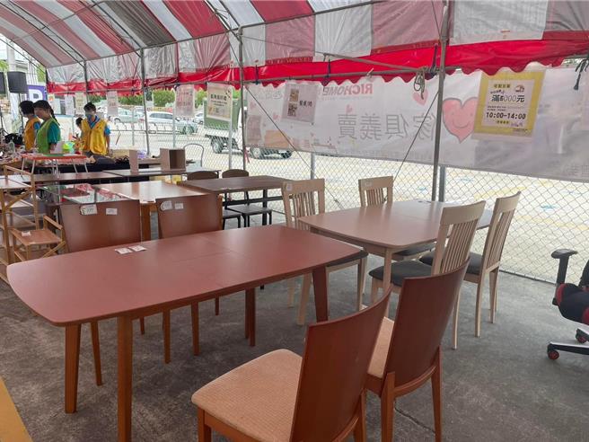 創世基金會苗栗分院主辦的《創世傢俱義賣活動》即將於9月21、22日兩天在頭份尚順「公11觀光夜市」登場。（創世基金會苗栗分院提供／謝明俊苗栗傳真）