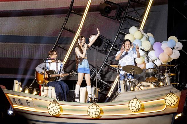  告五人登陆上海虹口足球场开唱。（相信音乐提供）