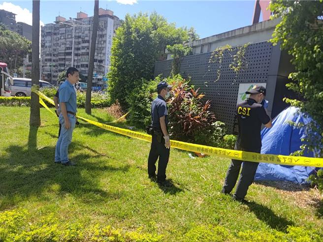 74岁男子陈尸承德、中正路口的安全岛。（翻摄照片）