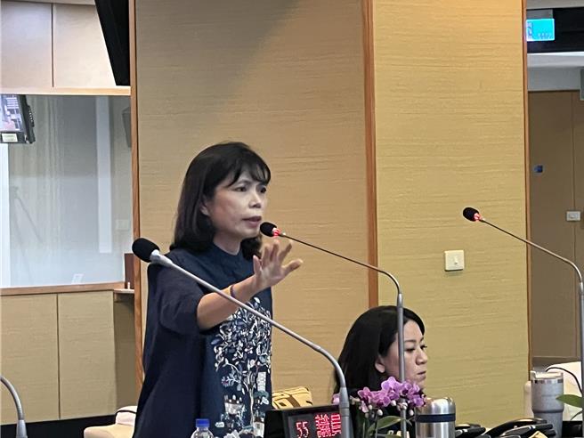 国民党「八连霸」台南市议员蔡淑惠涉嫌诈领助理费案，9日被台南地检署依《贪污治罪条例》利用职务机会诈取财物及《刑法》使公务员登载不实等罪提起公诉。（本报资料照片）