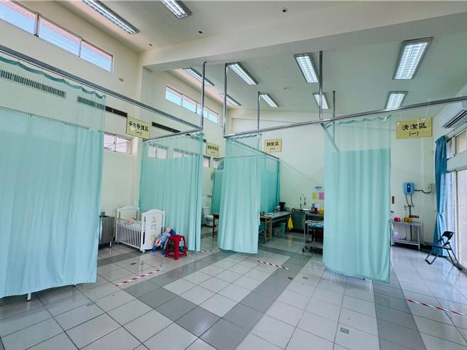 勞動部北基宜花金馬分署極推動離島技能檢定，今年度已完成在金門縣社福館「托育人員單一級」技檢場地之建置，解決離島居民赴台參加技檢來往奔波、舟車勞頓之不便。(圖／金門就業中心提供)