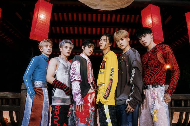 Ozone新造型充滿現代感卻巧妙地融合了古風的裝飾細節。（索尼音樂提供）