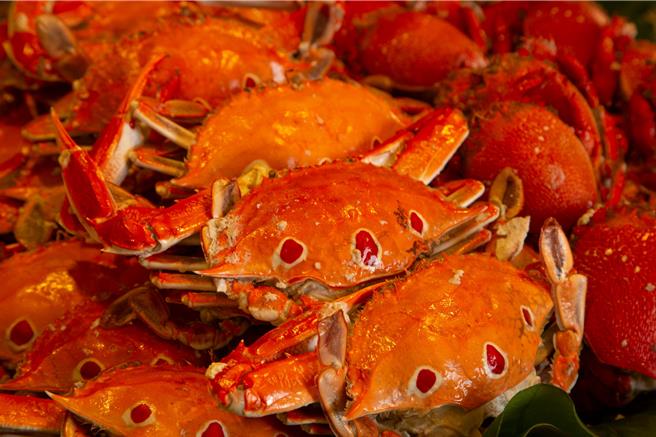 君品酒店与亚果荟同步推出万里蟹桌菜飨宴。（云朗观光集团提供／吴娮翎台北传真）