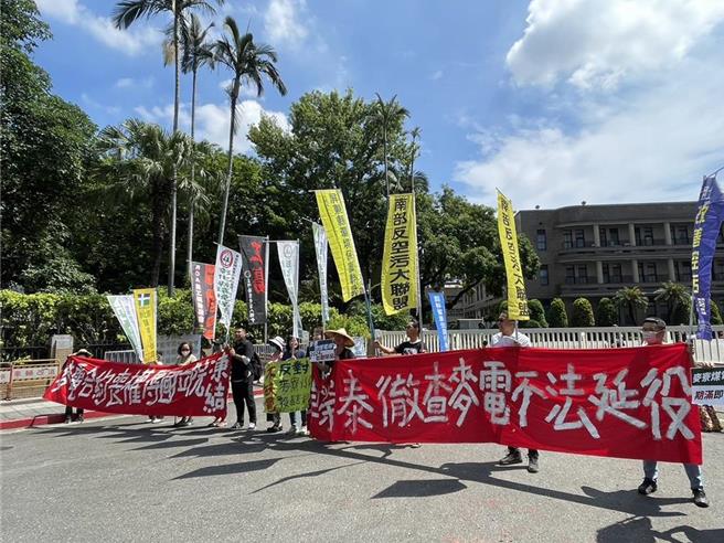 原订6月除役的台塑麦寮电厂1号机组延役案，民团多次赴政府机关抗议。监察委员今指出，该案疑损害民眾权益及健康，实有深入调查必要，因此已申请自动调查。（报系资料照片）