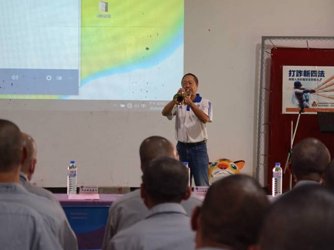 基隆监狱为舒解收容人中秋佳节的思乡情怀，特于今（9日）下午举办爱心义演联欢活动。（图基隆监狱提供／简铭柱翻摄）