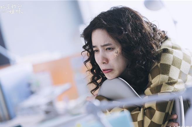 温貞菱在《妳是我的姐妹》中，飾演菜鳥業務。（八大提供）