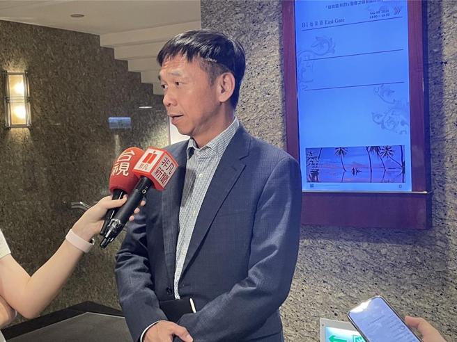 国泰投信董事长张锡出席投信投顾公会举办的台湾REITS发展机会与挑战研讨会时接受媒体访问。图／魏乔怡