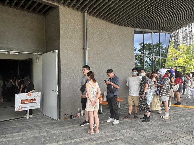 潮台北系列活动「Jam Jam Asia音乐节」9月7日至8日于台北流行音乐中心举办，虽不少民眾给予好评，但硬体执行及动线规画仍有缺失，包括北流音响设备爆音、无雨备方案、表演资讯混乱及场馆排水设施不良等。（台北市议员柳采葳办公室提供／刘彦宜台北传真）