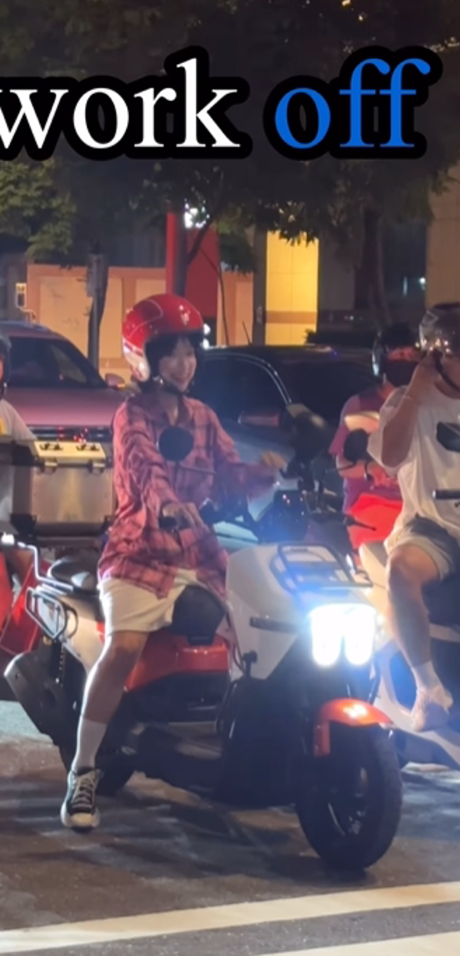 李多慧在台经常骑车上下班，被粉丝巧遇。（图／翻摄自李多慧 IG）