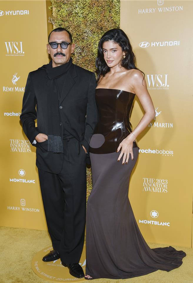 Haider Ackermann接手Tom Ford設計總監一職，讓人相當期待。右為藝人Kylie Jenner。（美聯社提供／黃唯淯台北傳真）