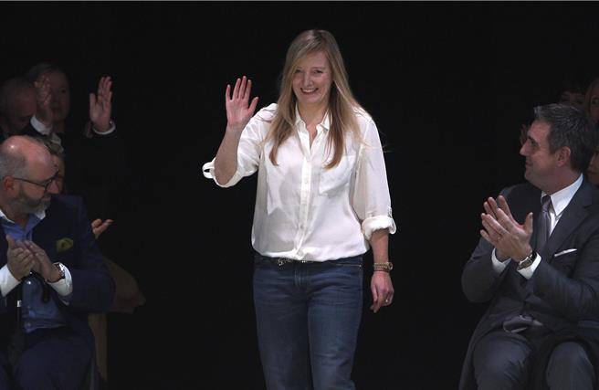 Sarah Burton從Alexander McQueen後轉戰Givenchy，處理她擅長的黑暗華麗設計文化。（美聯社提供／黃唯淯台北傳真）