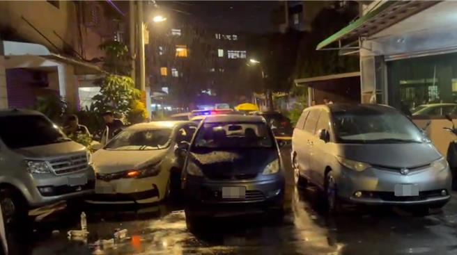 基隆市警方9日晚間在七堵區百福社區內，圍捕一名通緝犯，過程中為避免嫌犯逃逸，還開了2槍嚇阻。（翻攝照片／張志康基隆傳真）