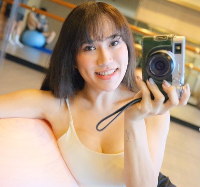 网红黄小爱身材升级成女王超开心。(翻摄自黄小爱IG)