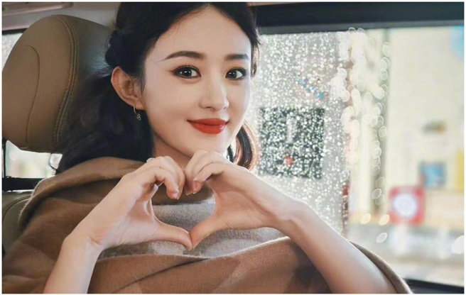 赵丽颖工作忙碌，依旧经常抽空陪伴儿子成长。（图／翻摄自微博）