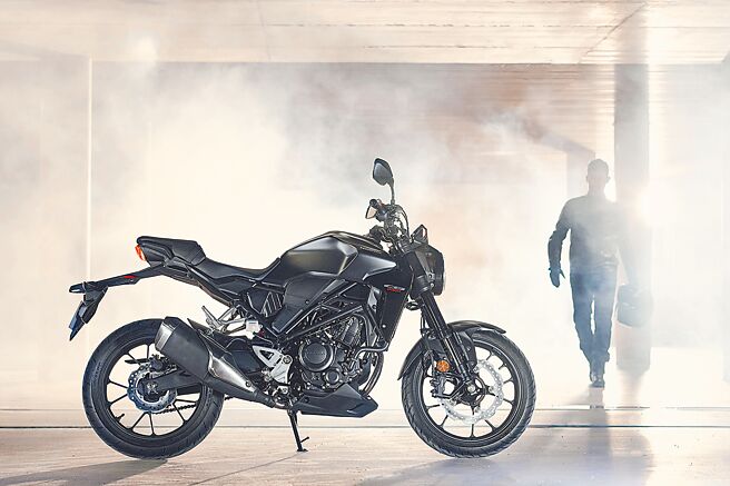 Honda CB300R帥得狠，省得更狠，現金價19.9萬元。（台灣本田提供）