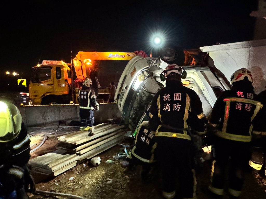 貨櫃車國3大溪匝道「失控直墜」平面工地  駕駛傷重慘死