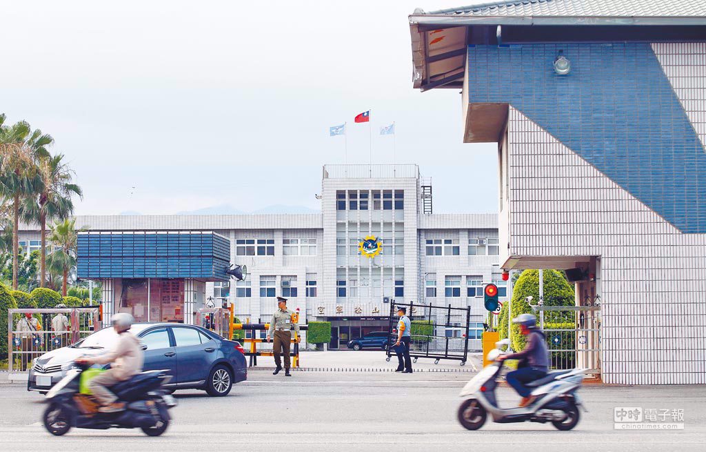 兩廳院廁所偷拍狼竟是軍人！ 家中電腦全是「偷拍片」