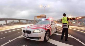 國道車沒油報案求助 駕駛嗆：幫我送500元油你們薪水我付的  警超無奈