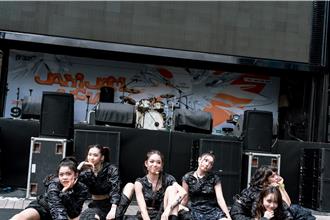 babyMINT艷阳唱跳自嘲「像贞子」柯棨棋退伍晒金髮新造型