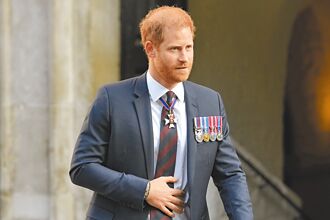 40岁大礼 哈利王子将获3.3亿遗产