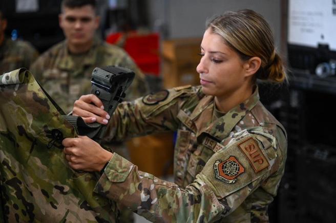 第157空中加油聯隊官兵已開始為中東部署作準備。（取自第157空中加油聯隊「臉書」）