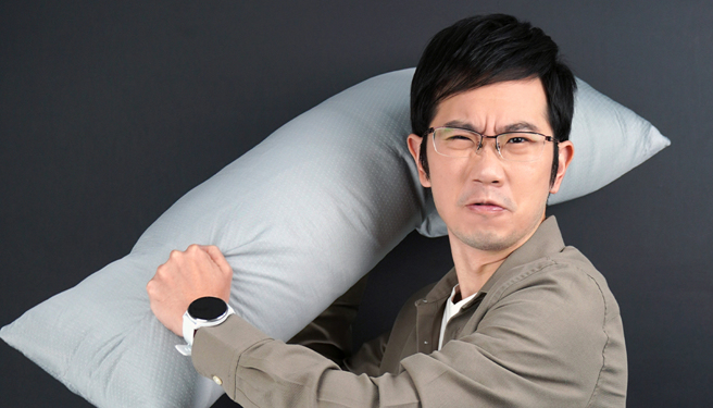 医师苍蓝鸽搭乘航班由于机票超卖，竟从豪华经济舱被降等为经济舱。（图／苍蓝鸽脸书）