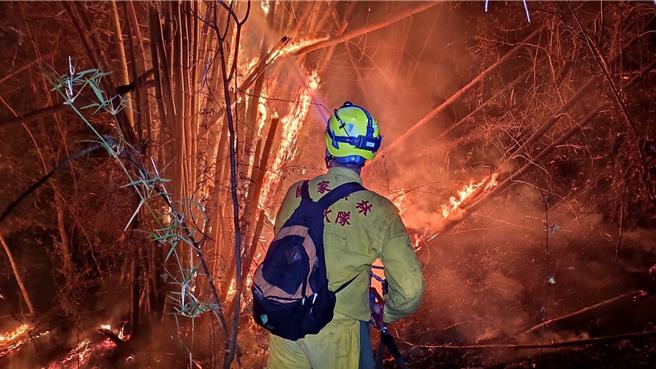 森林大火扑灭不易，需要多单位协同合作，林保屏东分署首度跨机关举办森林火灾应变指挥系统研习。（林保屏东分署提供／罗琦文屏东传真）